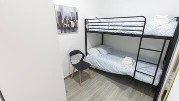 3 makuuhuonetta, silitysrauta/-lauta, Wi-Fi, vuodevaatteet