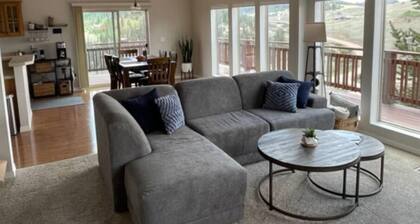 Luxurious Cabin Along the Tarryall Creek