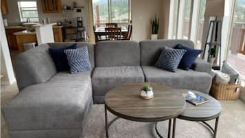 Smart TV, fireplace, computer monitors
