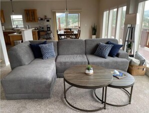 Smart TV, fireplace, computer monitors
