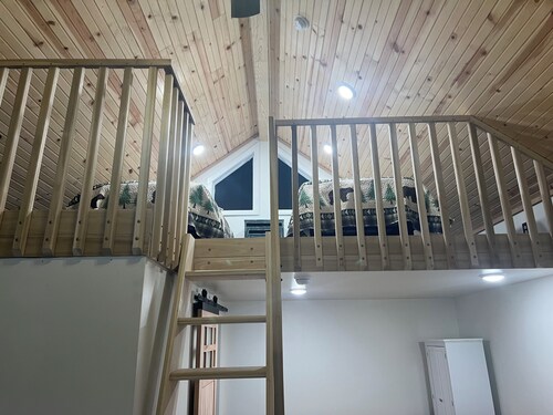 Unique Cabin in Fairbanks, see the Aurora, fish/snow machine from the property