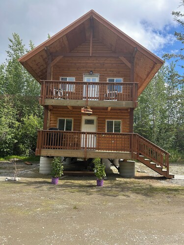 Unique Cabin in Fairbanks, see the Aurora, fish/snow machine from the property