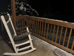 Property grounds - Unique Cabin in Fairbanks, see the Aurora, fish/snow machine from the property (Fairbanks)