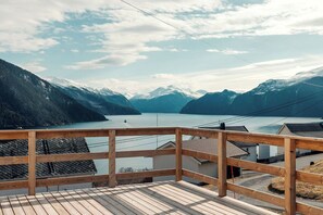 Property grounds - Fjord Panorama - Spacious 5-bedroom house in charming Stranda (Møre og Romsdal)