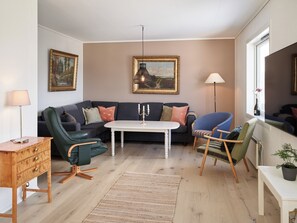 Living area - Fjord Panorama - Spacious 5-bedroom house in charming Stranda (Møre og Romsdal)