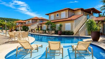 Deluxe Villa | Pool | Outdoor pool, open 9:00 AM to 7:00 PM, sun loungers