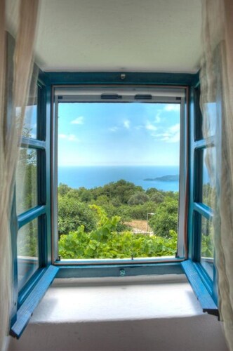 Charming 1-bedroom house with Sea View, AC in Sveti Stefan
