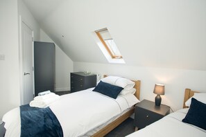 2 dormitorios, tabla de planchar con plancha, wifi gratis y ropa de cama