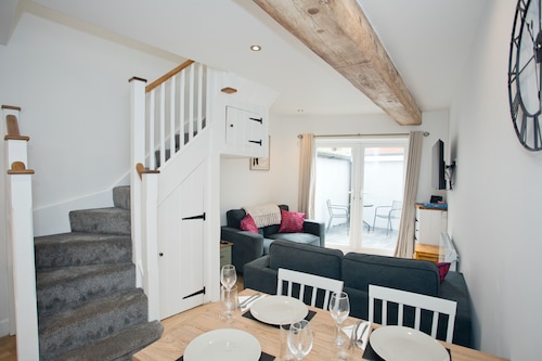 2 Bedroom Coach House