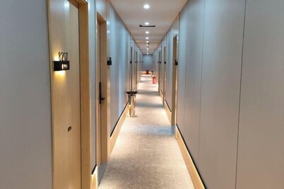 Dongjing Hotel (Shanghai Shanda College Branch)