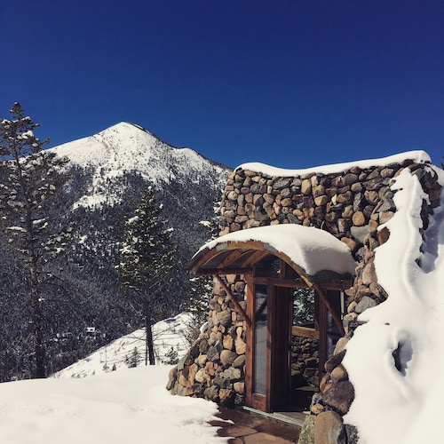 Boulder's Only Earthship~Handcrafted, Non-toxic, Indoor Gardens, Outdoor Hot Tub