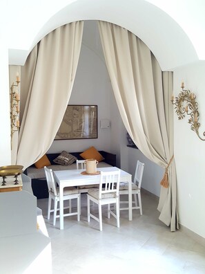 Villa, Garden View | Living area | 32-inch LED TV with digital channels - YourHome - Antico Casale Sorrentino (Meta)