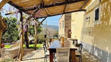 Vila, pemandangan kebun | Teras/patio