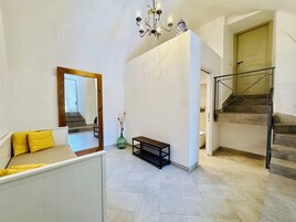 3 habitaciones, escritorio y espacio para trabajar con laptop 