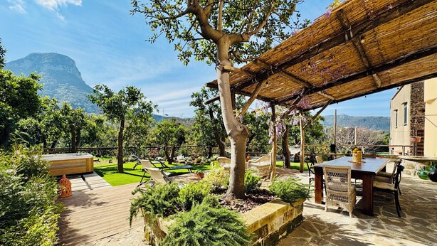 A patio area with a pergola, outdoor seating, and a view of a mountain. - YourHome - Antico Casale Sorrentino (Meta)