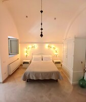 3 habitaciones, escritorio y espacio para trabajar con laptop 