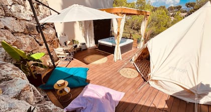 LOVE ROOM Lodge tent with private Jacuzzi at C&C for ADULTS only