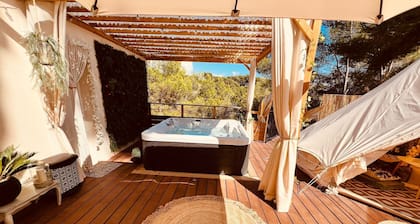 LOVE ROOM Lodge tent with private Jacuzzi at C&C for ADULTS only