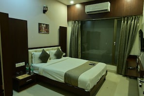 클래식 더블룸, 시내 전망 | 책상, 노트북 작업 공간, 무료 WiFi