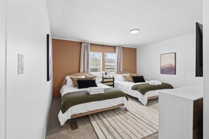 4 bedrooms, desk, iron/ironing board, travel crib