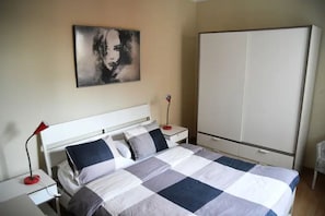 2 bedrooms, iron/ironing board, WiFi, bed sheets