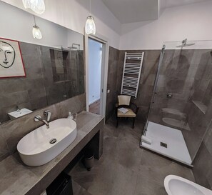 Camera Lusso Otis | Minibar, desk, laptop workspace, iron/ironing board - Roman Forum Rooms (Rome)