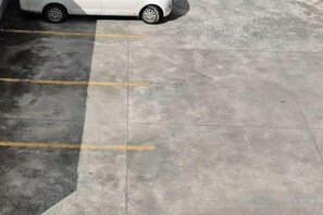 صورة غير مصنفة، 5 من 16، زرّ