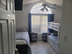 2 soverom, strykejern/-brett, wi-fi og sengetøy