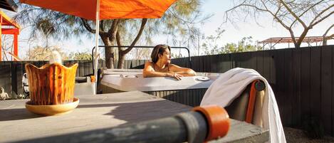 مغطس سبا خارجي