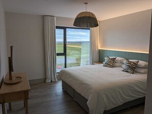 4 bedrooms, iron/ironing board, travel cot, Internet - Pollan  – 4 Bedroom Self-Catering @ Ballyliffin Beach Houses, Pollan @ Ballyliffin Beach Houses metr... (Ballyliffin)