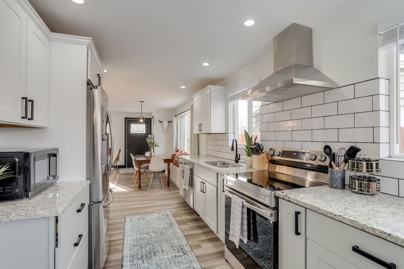 Refrigerador, microondas, horno y parrilla de estufa 