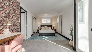 4 bedrooms, desk, iron/ironing board, free WiFi