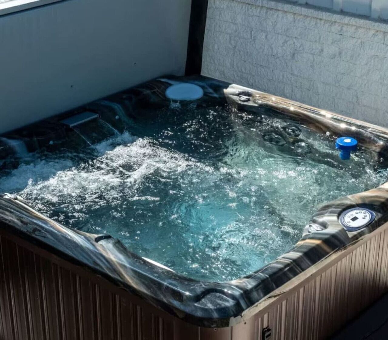 Tina de hidromasaje al aire libre