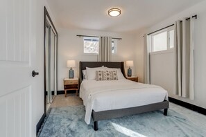 4 bedrooms, desk, iron/ironing board, free WiFi