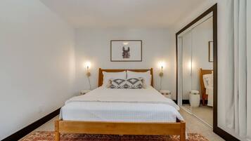 4 Schlafzimmer, Schreibtisch, Bügeleisen/Bügelbrett, kostenloses WLAN