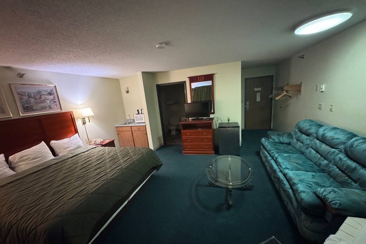 Deluxe Single Room | Desk, WiFi (free)
