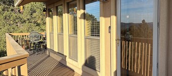 Bring the whole family to enjoy hot tub, deck & beautiful mountains in Ruidoso