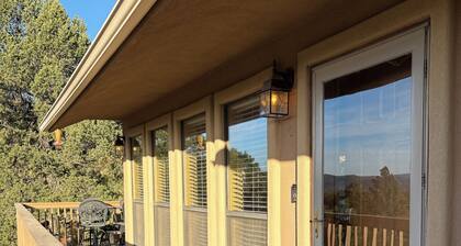 Bring the whole family to enjoy hot tub, deck & beautiful mountains in Ruidoso