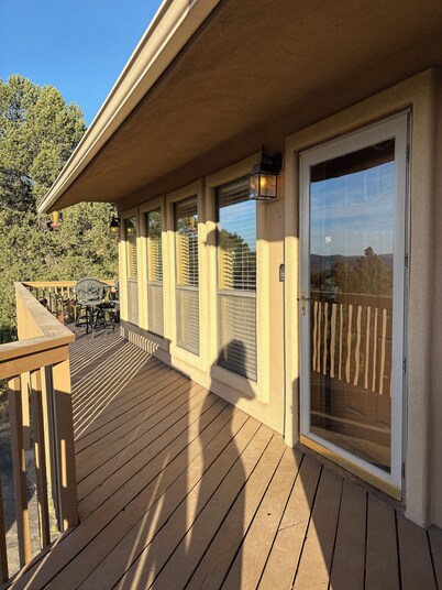 Bring the whole family to enjoy hot tub, deck & beautiful mountains in Ruidoso