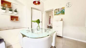 Apartment, 1 Bedroom, Smoking, Terrace | Dining room