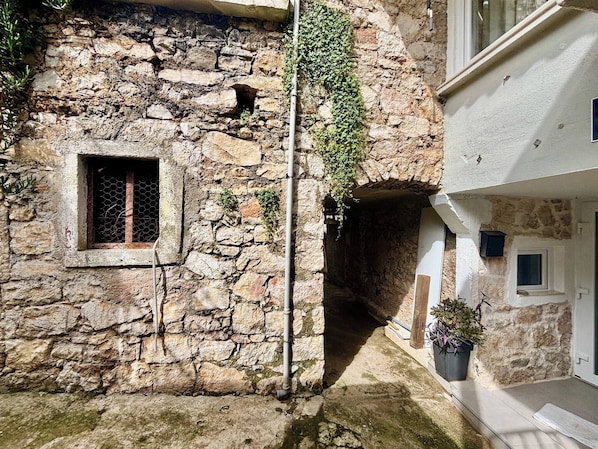 Apartment, 1 Bedroom, Smoking, Terrace | Exterior detail
