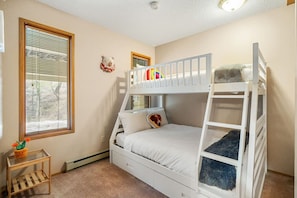 2 bedrooms, desk, travel crib, free WiFi