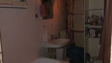 SĂšche-cheveux, serviettes fournies, savon, papier toilette