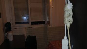 1 slaapkamer, een strijkplank/strijkijzer, wifi, beddengoed