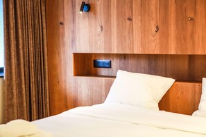 Apartment | 2 bedrooms, individually furnished, bed sheets