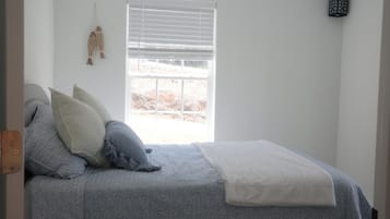 3 habitaciones, tabla de planchar con plancha, wifi y ropa de cama