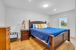 4 bedrooms, iron/ironing board, free WiFi, bed sheets