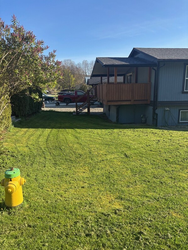 A residential property with a well-maintained lawn, a wooden deck, and a garage. - Shuswap Serenity
Shuswap Lake, Canoe B.C. (Canoe)