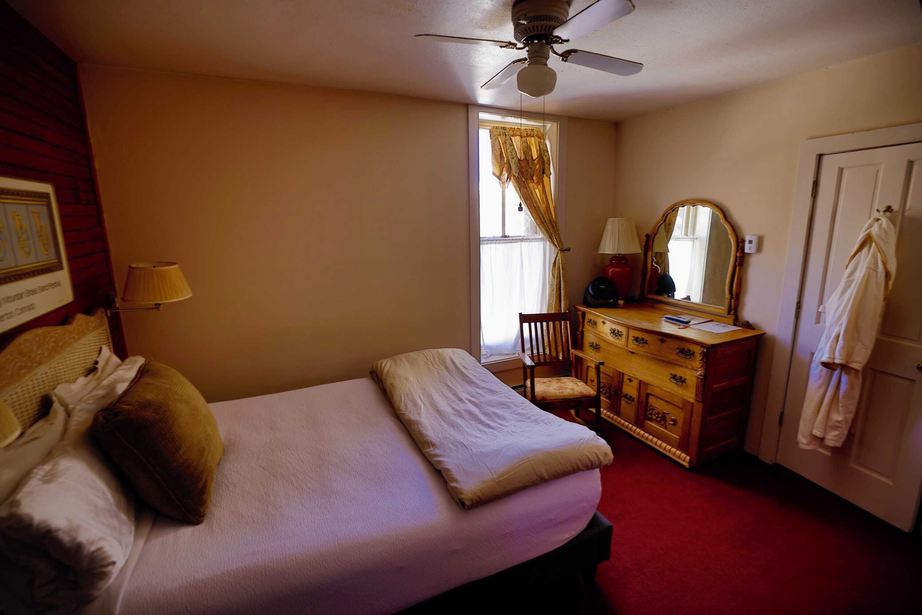 1 bedroom, travel crib, WiFi, bed sheets
