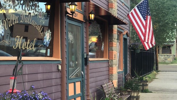 A building with a sign reading "Villa Dalle Hotel." - Villa Dallavalle Inn Room 5 (Silverton)